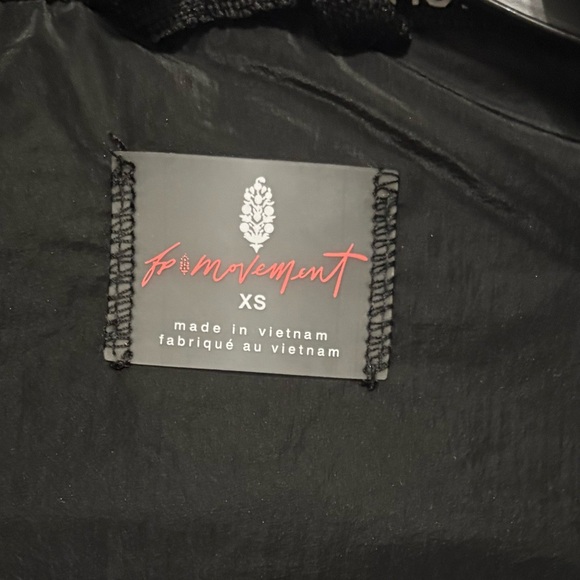 NWT Free People movement black cropped vest XS - Picture 4 of 8